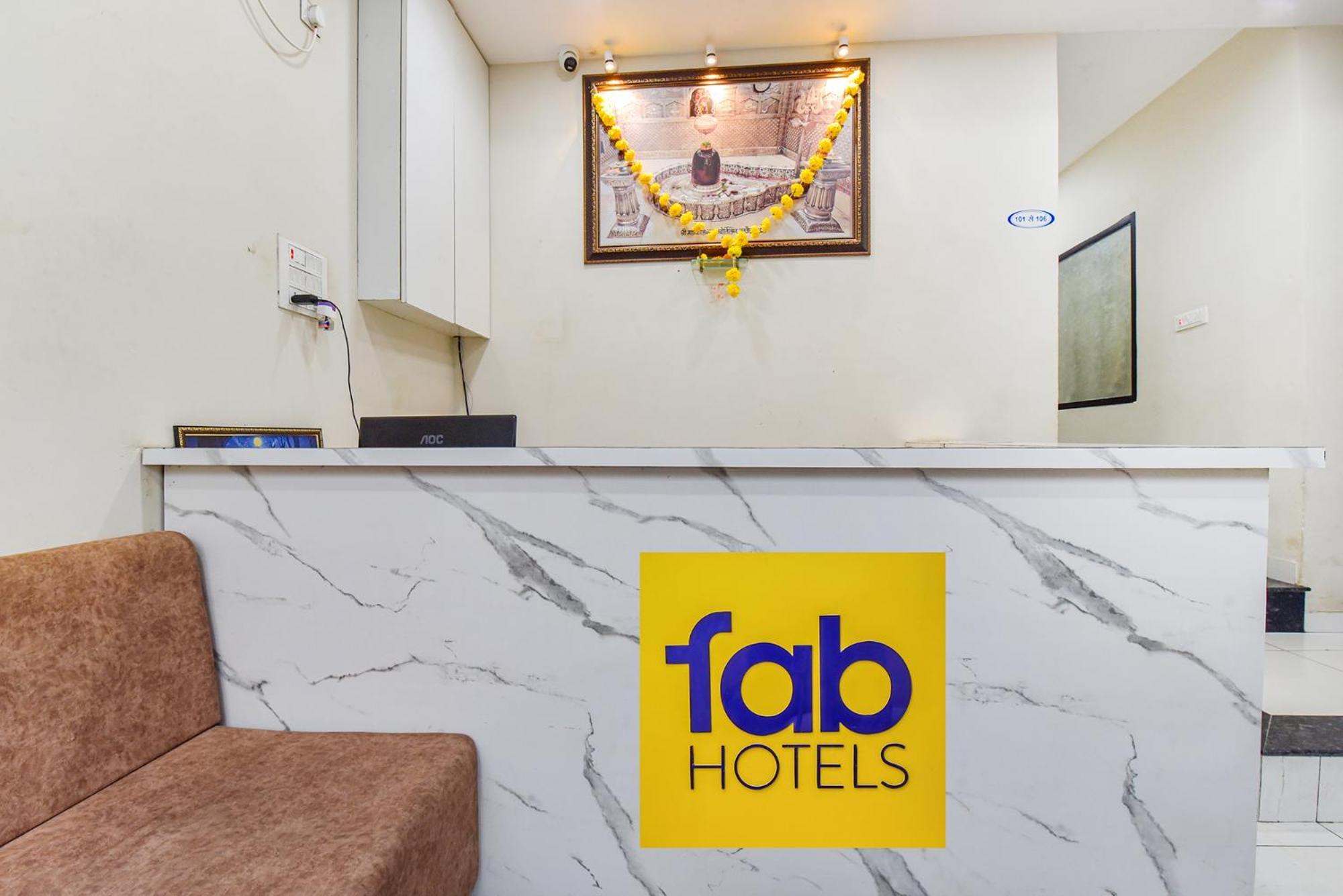 Fabexpress Devani Palace Уджайн Екстериор снимка